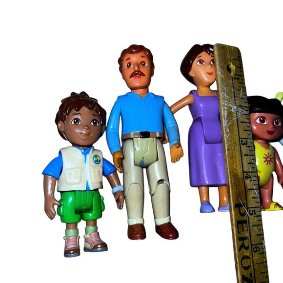 Vintage Dora the Explorer dollhouse family,  Dora, Mami , Papi, brother, Boots. - Picture 6 of 6